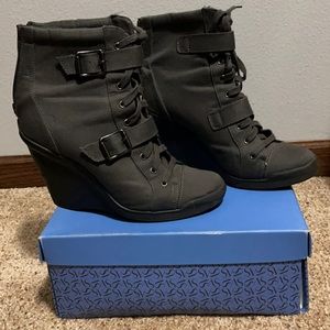 Simply Vera, Vera Wang boots.  Size 10